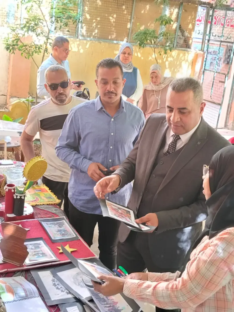 "عبدالمحسن" يتفقد مدرسة السادات الابتدائية بقنا لمتابعة انتظام الدراسة والأنشطة - 1000587626