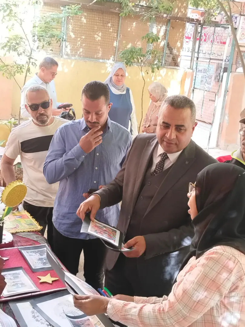 "عبدالمحسن" يتفقد مدرسة السادات الابتدائية بقنا لمتابعة انتظام الدراسة والأنشطة - 1000587632