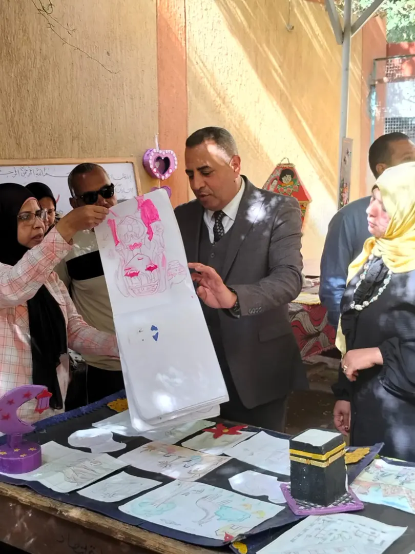"عبدالمحسن" يتفقد مدرسة السادات الابتدائية بقنا لمتابعة انتظام الدراسة والأنشطة - 1000587641