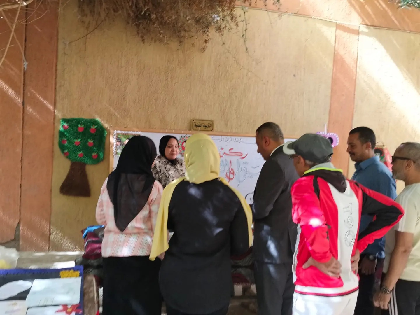 "عبدالمحسن" يتفقد مدرسة السادات الابتدائية بقنا لمتابعة انتظام الدراسة والأنشطة - 1000587647