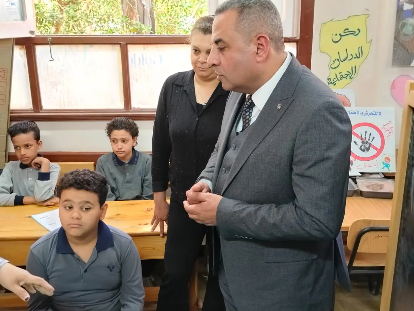 "عبدالمحسن" يتفقد مدرسة السادات الابتدائية بقنا لمتابعة انتظام الدراسة والأنشطة