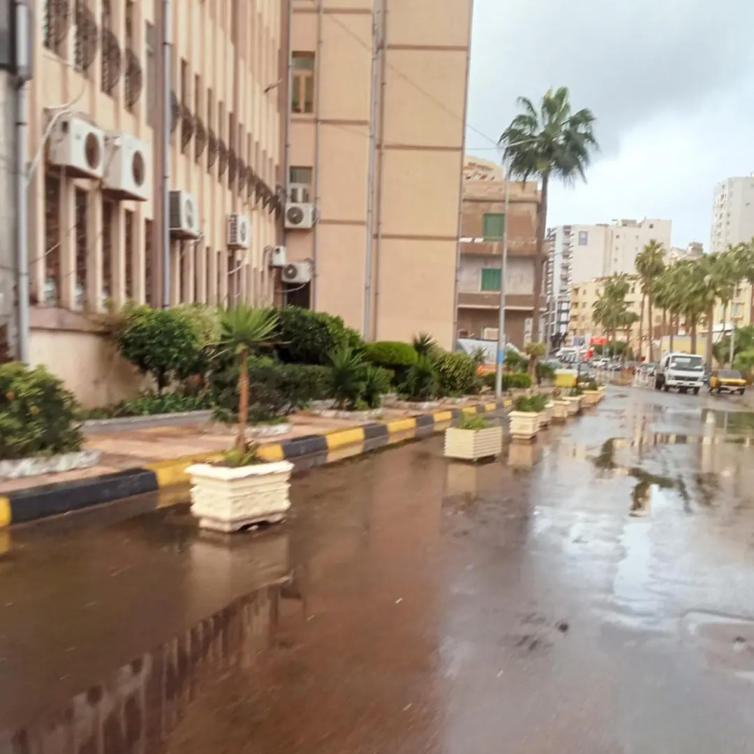 محافظ الإسكندرية يتابع من داخل "مركز السيطرة" جهود التعامل مع موجة الأمطار الغزيرة - 1000588911