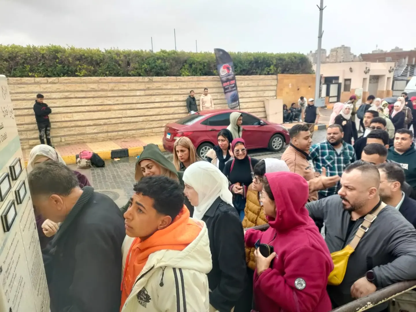 رغم تقلبات الطقس.. قلعة قايتباي تستقبل آلاف الزوار في ثاني أيام عيد الفطر - 1000589134