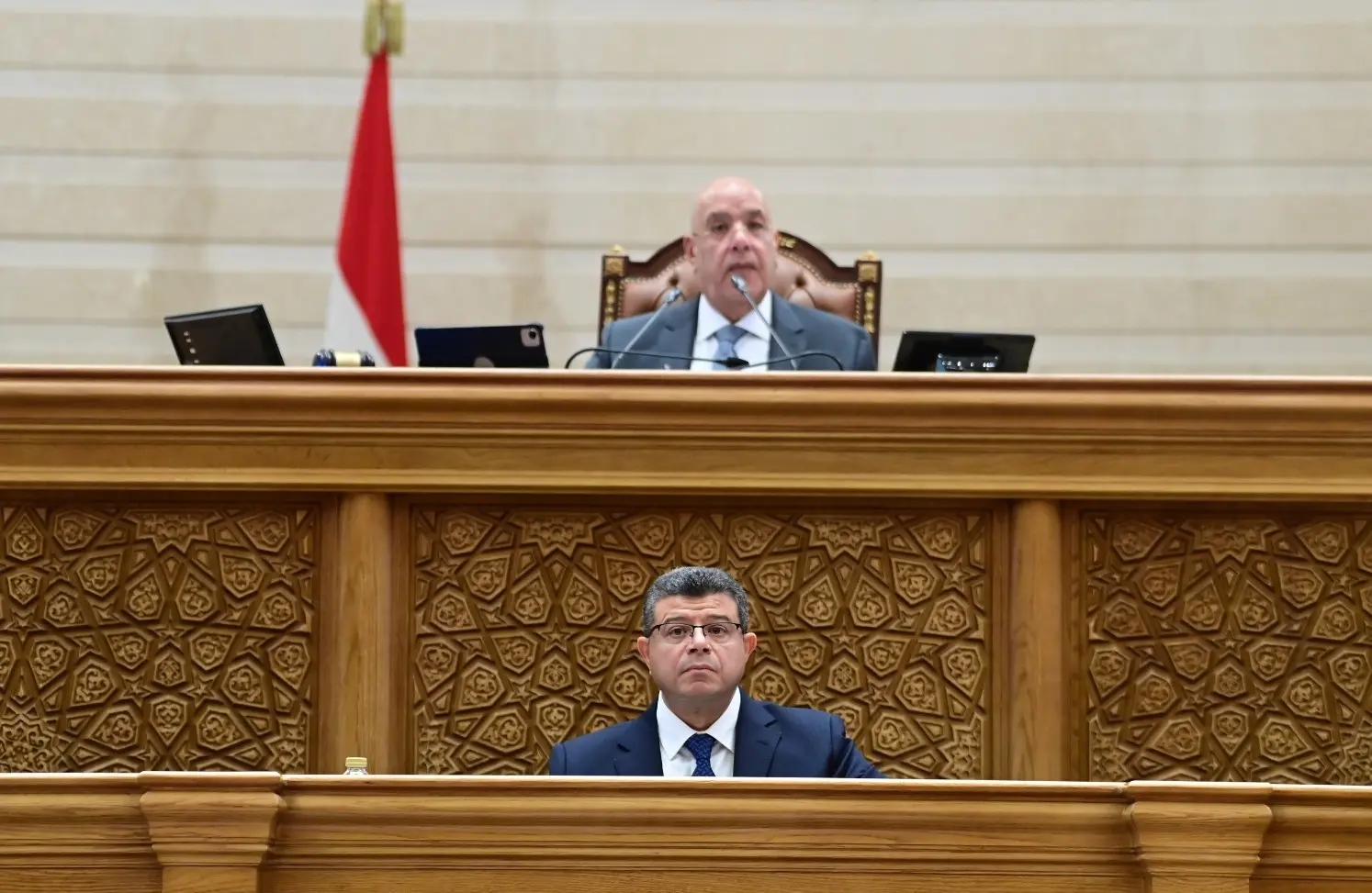خلال الجلسة العامة لاستكمال مناقشة الحساب الختامي.. نواب يطالبون الحكومة بسد العجز في الموازنة وحل أزمة خسائر الهيئات الإقتصادية
