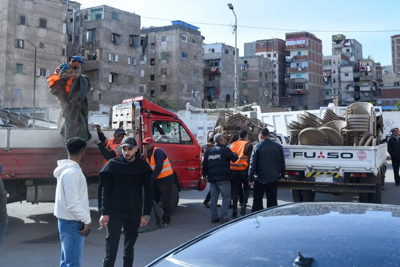 استجابةً لشكاوى المواطنين.. محافظ الإسكندرية يقود حملات موسعة لرفع التعديات وغلق المقاهي المخالفة - 1000591029