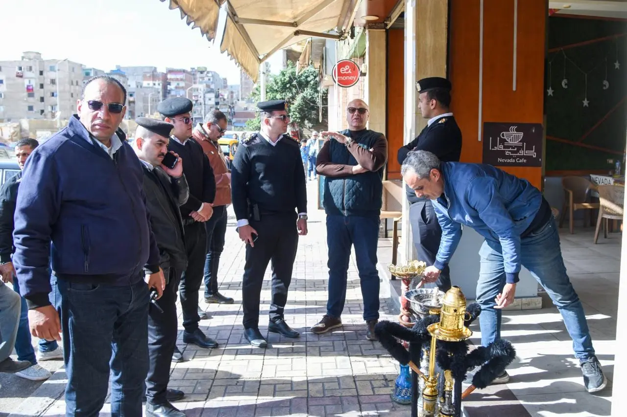 استجابةً لشكاوى المواطنين.. محافظ الإسكندرية يقود حملات موسعة لرفع التعديات وغلق المقاهي المخالفة - 1000591037