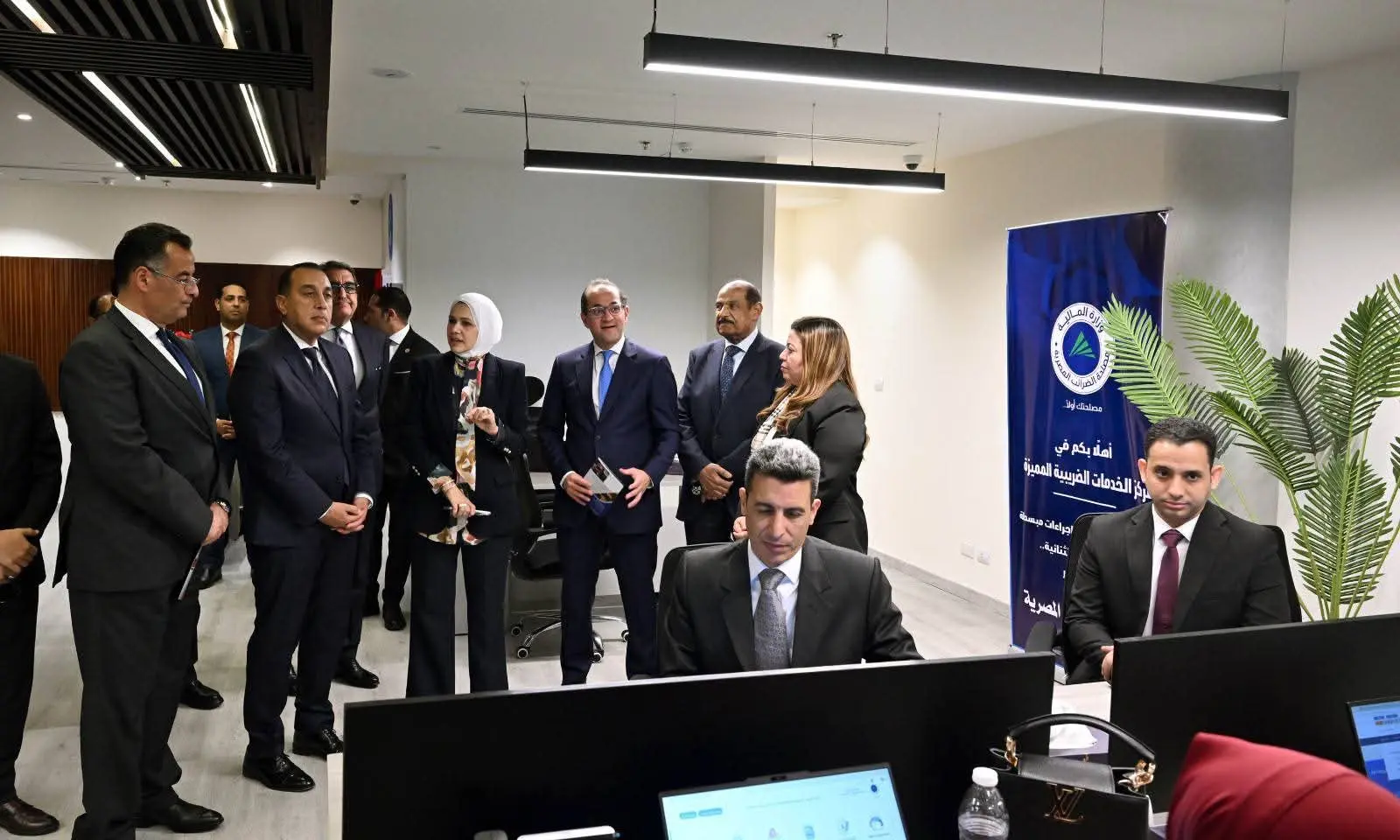 رئيس الوزراء يفتتح أول مركز للخدمات الضريبية المميزة بالقاهرة الجديدة - 1000591127