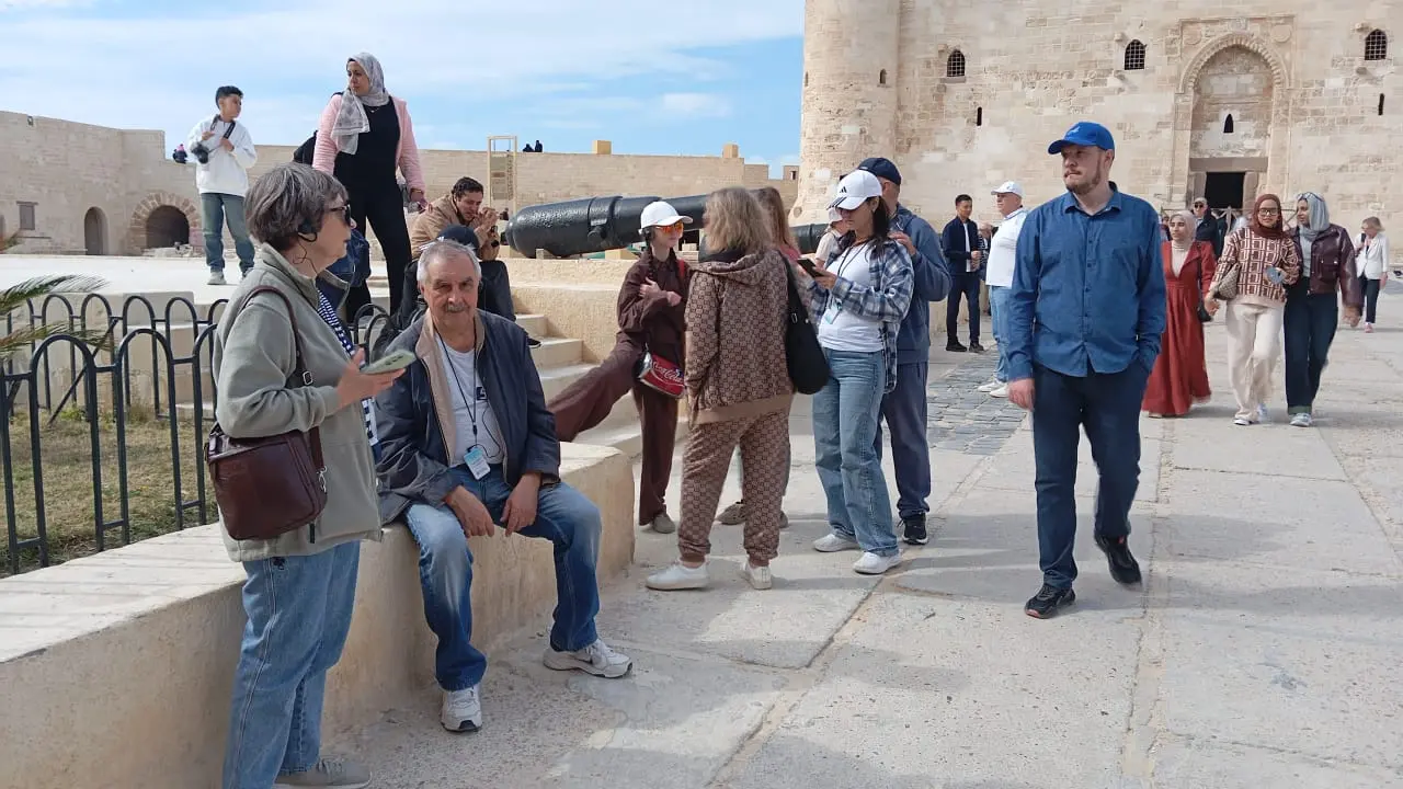 آلاف الزوار يتدفقون على قلعة قايتباي بالإسكندرية في رابع أيام العيد.. وإقبال أجنبي “غير مسبوق” - 1000591169