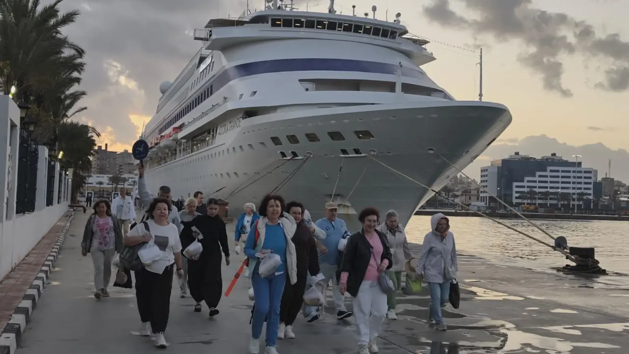 بالصور.. ميناء الإسكندرية يستقبل سفينتين سياحيتين خلال إجازة عيد الفطر المبارك - 1000591906