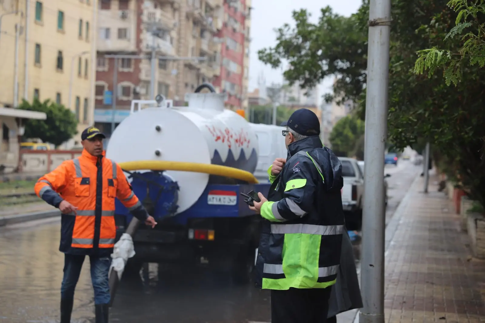 استمرار أعمال كسح مياه الأمطار بمنطقة وسط الإسكندرية - 1000592729