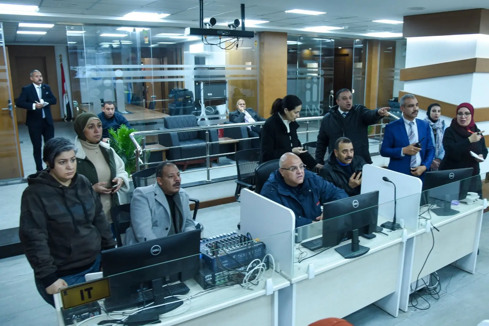 محافظ الإسكندرية يتابع جاهزية الأجهزة التنفيذية لمواجهة حال عدم استقرار الأحوال الجوية - 1000592803
