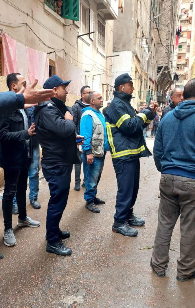 فاجعة في حي الجمرك.. "نوة العوة" تنهي حياة شابّة تحت أنقاض عقار منهار بالإسكندرية - 1000593093