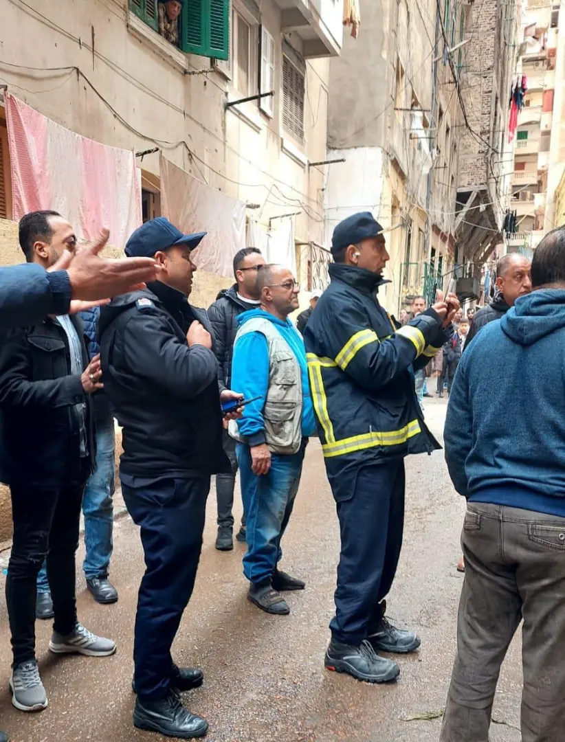 فاجعة في حي الجمرك.. "نوة العوة" تنهي حياة شابّة تحت أنقاض عقار منهار بالإسكندرية - 1000593094
