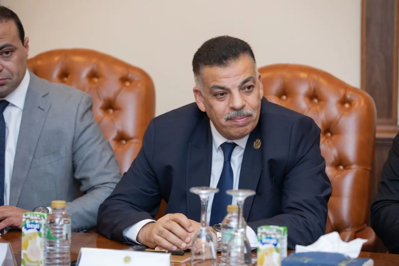 حزب الشعب الجمهوري يستضيف رئيس هيئة الرعاية الصحية في مائدة مستديرة حول «التأمين الصحي الشامل» - 1000594372