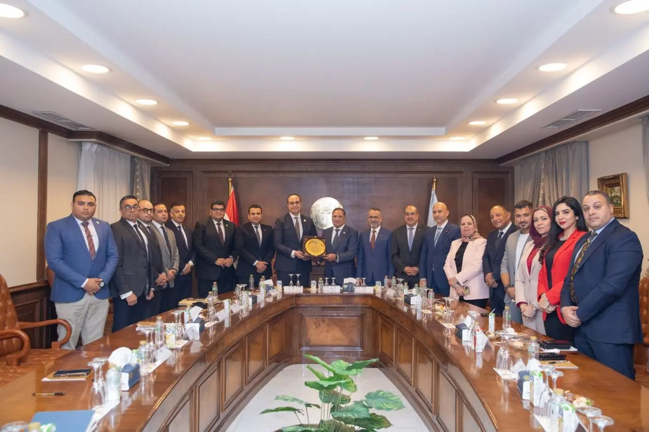حزب الشعب الجمهوري يستضيف رئيس هيئة الرعاية الصحية في مائدة مستديرة حول «التأمين الصحي الشامل» - 1000594385