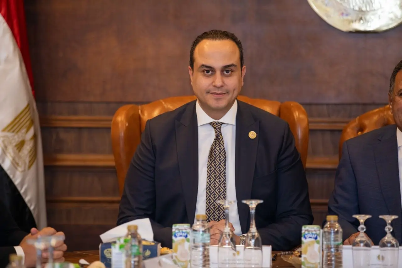 حزب الشعب الجمهوري يستضيف رئيس هيئة الرعاية الصحية في مائدة مستديرة حول «التأمين الصحي الشامل» - 1000594395