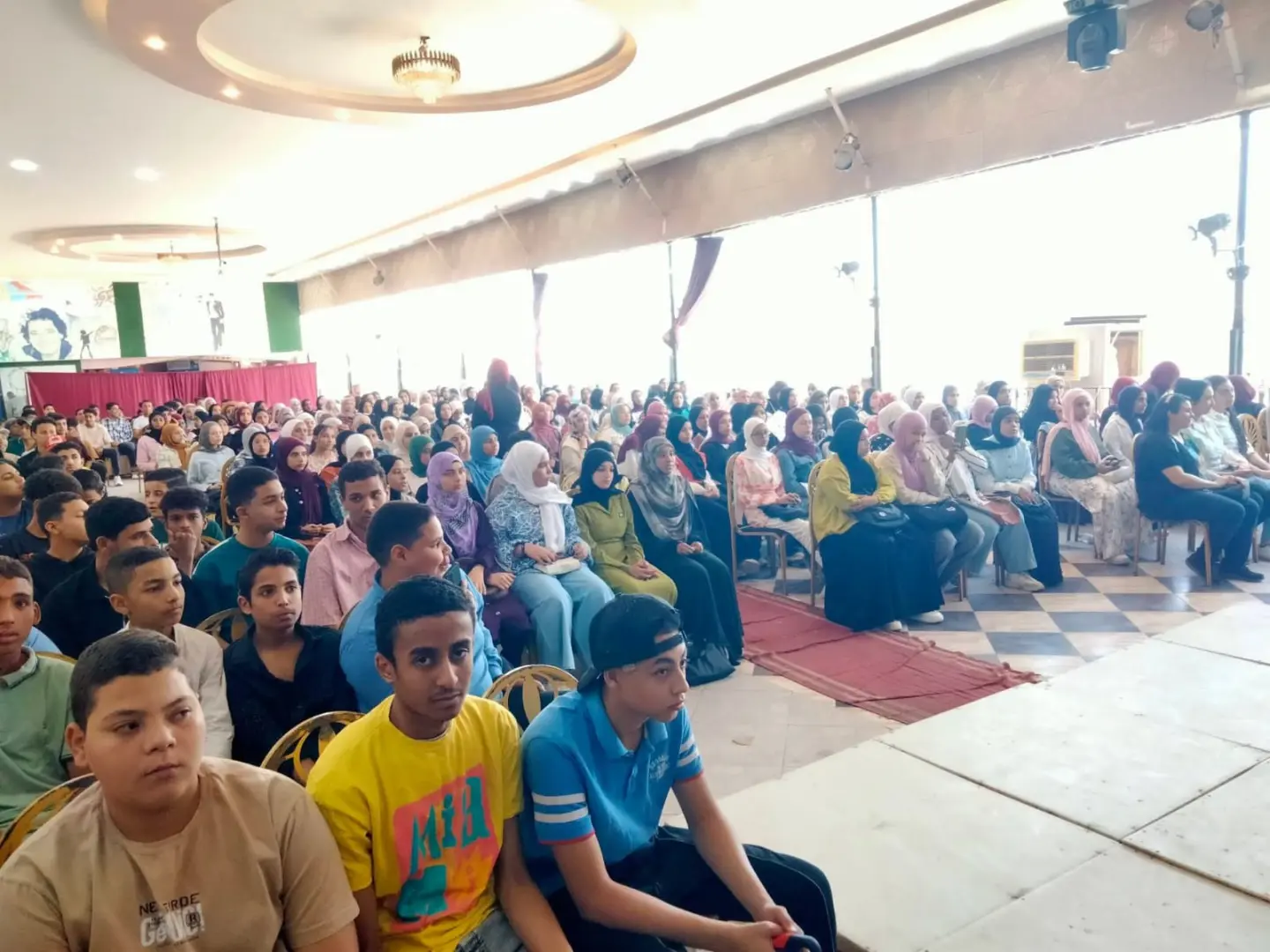 بمشاركة 500 طالب وطالبة.. “الشعب الجمهوري” ينظم مراجعات مجانية للشهادة الإعدادية بنجع حمادي - 1000594716