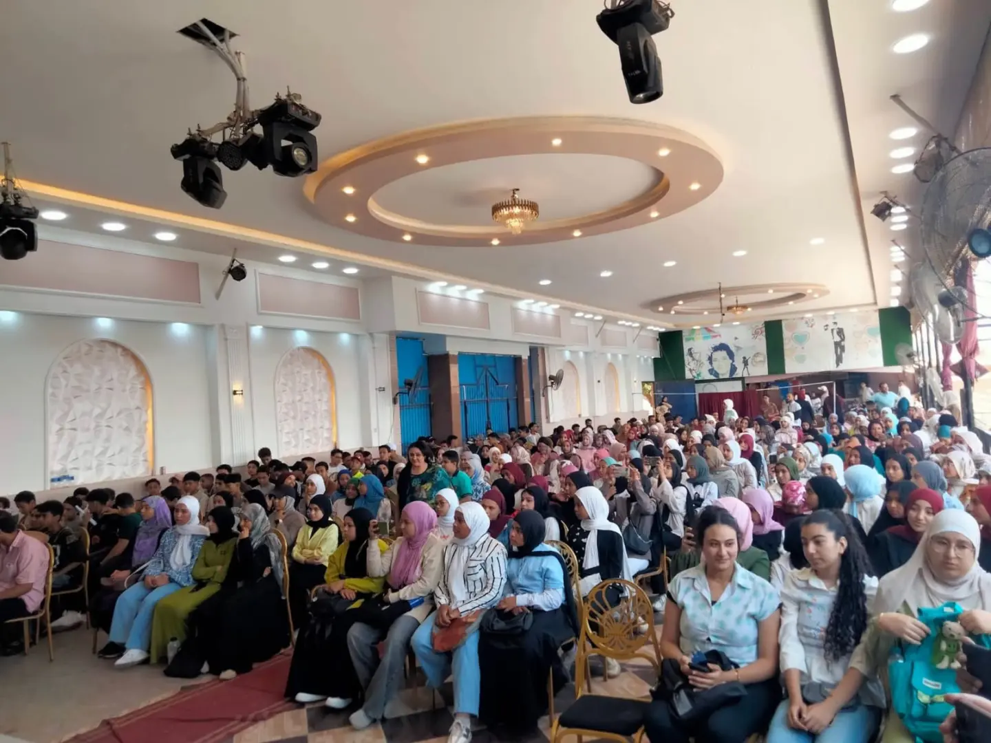 بمشاركة 500 طالب وطالبة.. “الشعب الجمهوري” ينظم مراجعات مجانية للشهادة الإعدادية بنجع حمادي