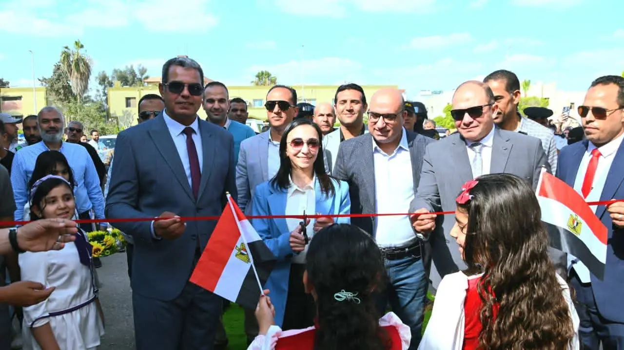 بتخفيضات تصل إلى 30%.. محافظ البحيرة تفتتح منفذًا للسلع الغذائية والاستهلاكية بالنوبارية - 1000594732