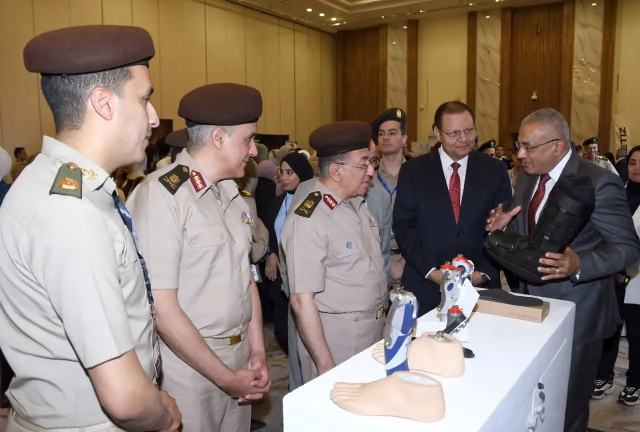 القوات المسلحة تنظم المؤتمر العلمى الرابع للطب الطبيعى والتأهيلى وعلاج الروماتيزم - 1000594827