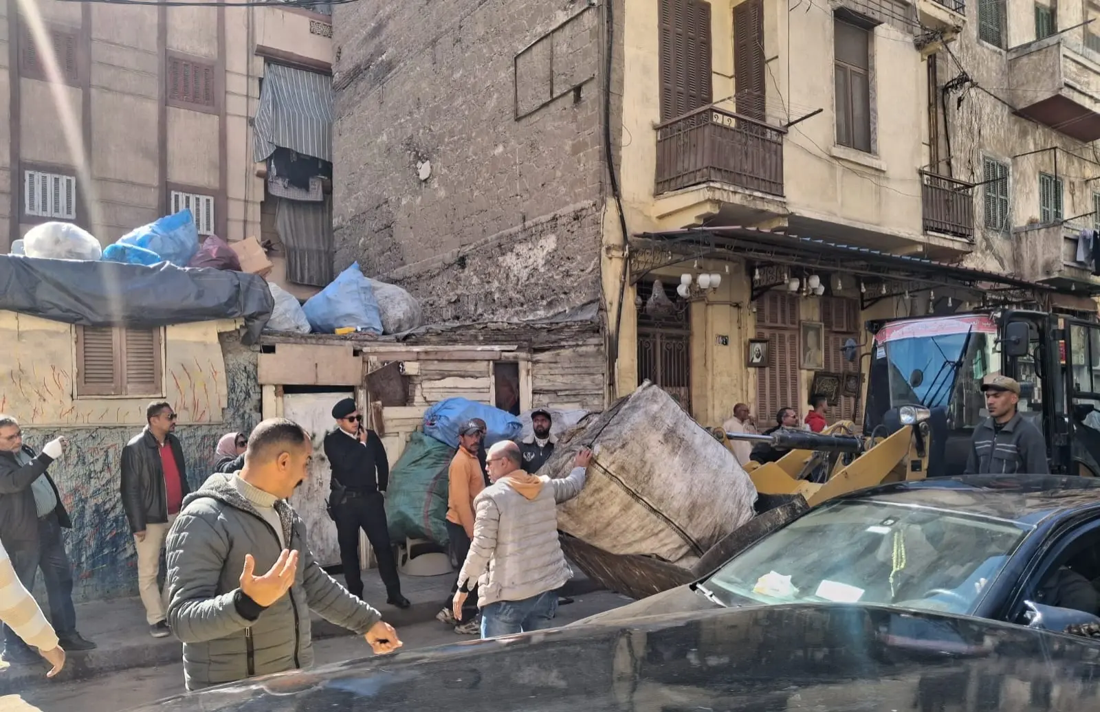 حملات مكثفة بأحياء وسط والمنتزه أول للقضاء على بؤر الفريزة والنباشي - 1000594901