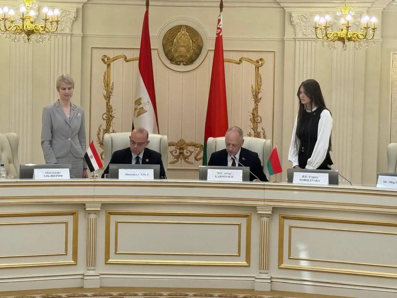 وزير الاستثمار يوقع بروتوكول تعاون شامل مع نظيره البيلاروسي لتعزيز التكامل الاستثماري والتبادل التجاري - 1000597001