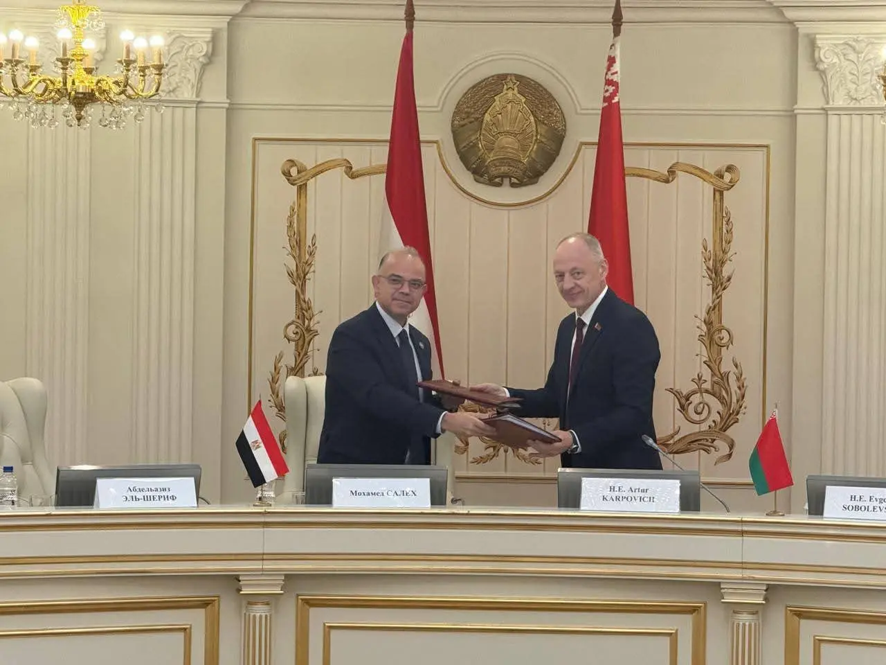 وزير الاستثمار يوقع بروتوكول تعاون شامل مع نظيره البيلاروسي لتعزيز التكامل الاستثماري والتبادل التجاري - 1000597002