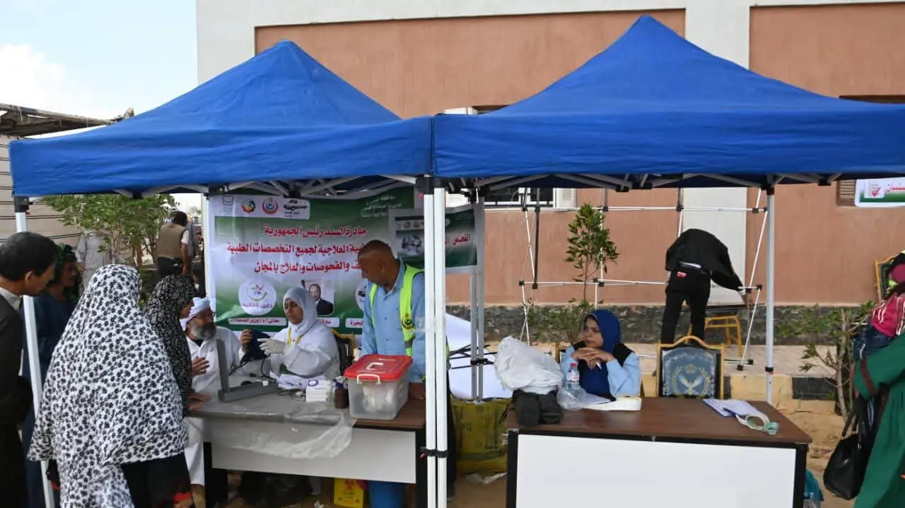 أكبر قافلة تنموية بالبحيرة.. خدمات طبية وغذائية متكاملة للقرى الأكثر احتياجًا - 1000597066