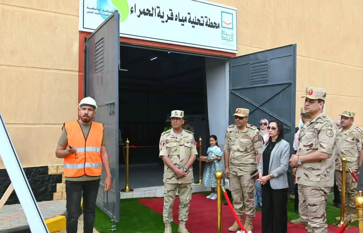 محافظ البحيرة وقائد المنطقة الشمالية يفتتحان محطة تحلية مياه الحمراء بوادي النطرون - 1000597073