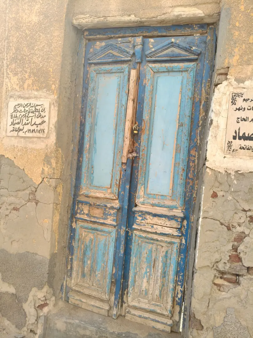 "سرنجات وطلاسم وآثار مخدرات".. "الخبر لايف" يكشف أسرار صادمة داخل مقابر أبو الريش بدمنهور - 1000597641