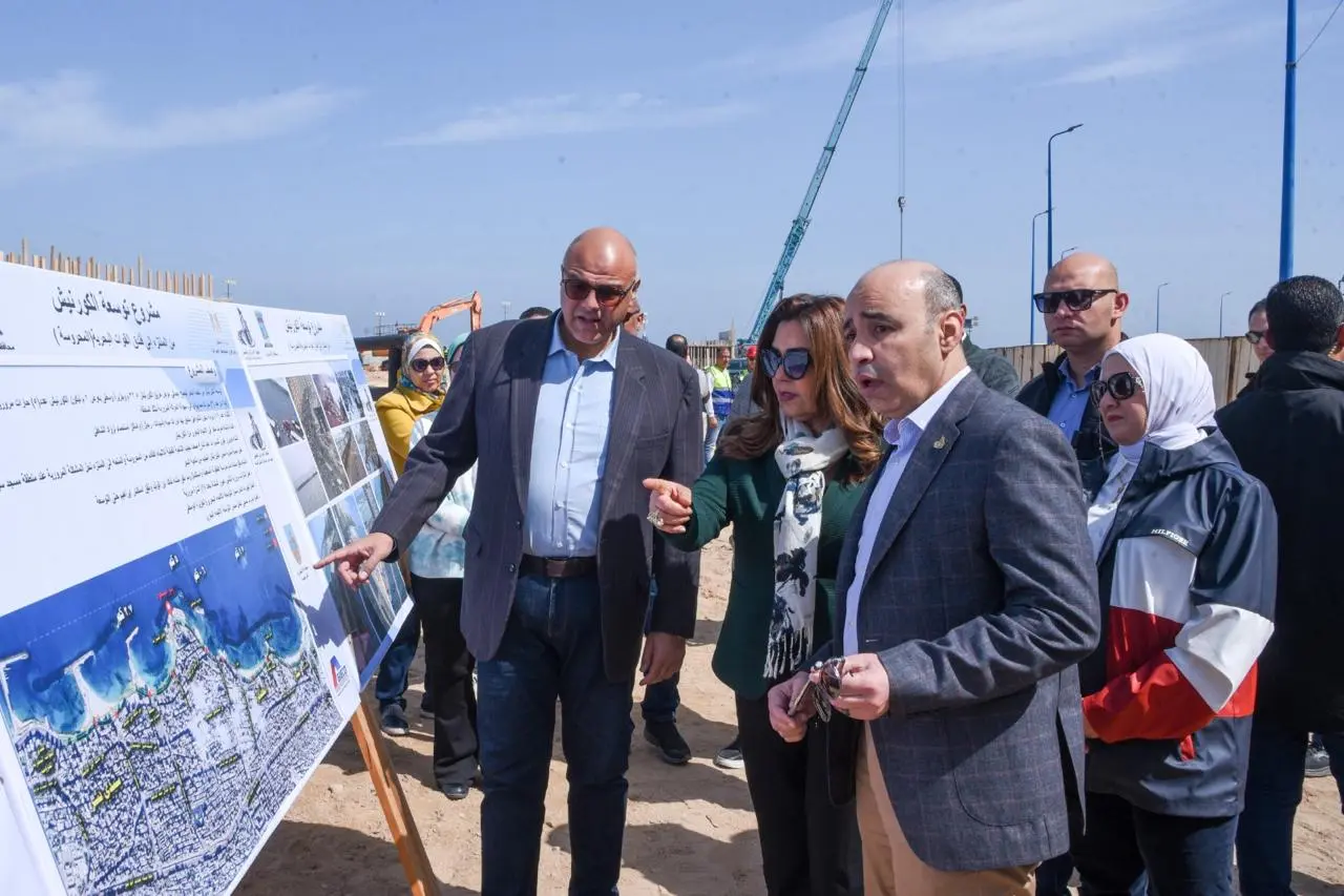 وزيرة التنمية المحلية ومحافظ الإسكندرية يتفقدان مشروع منطقة بئر مسعود - 1000598429