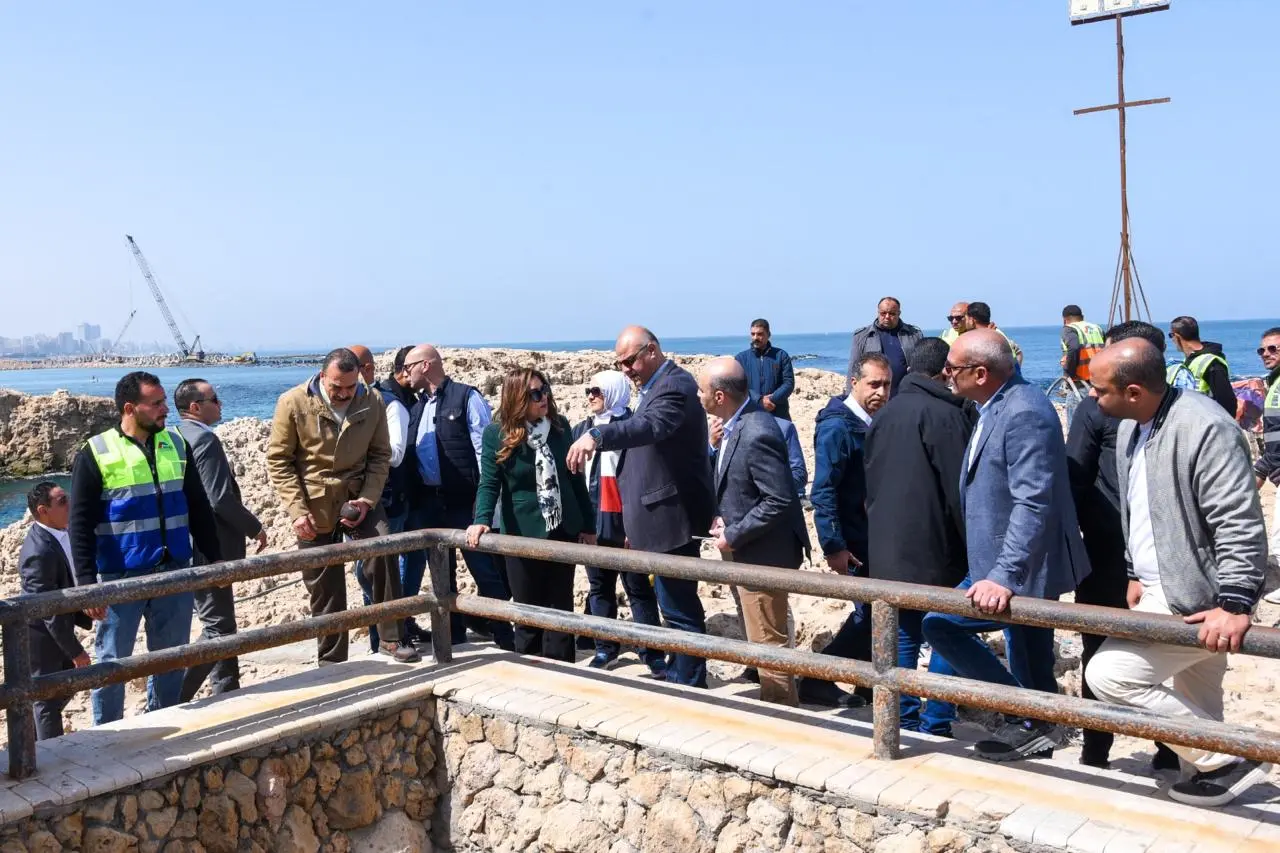 وزيرة التنمية المحلية ومحافظ الإسكندرية يتفقدان مشروع منطقة بئر مسعود - 1000598431