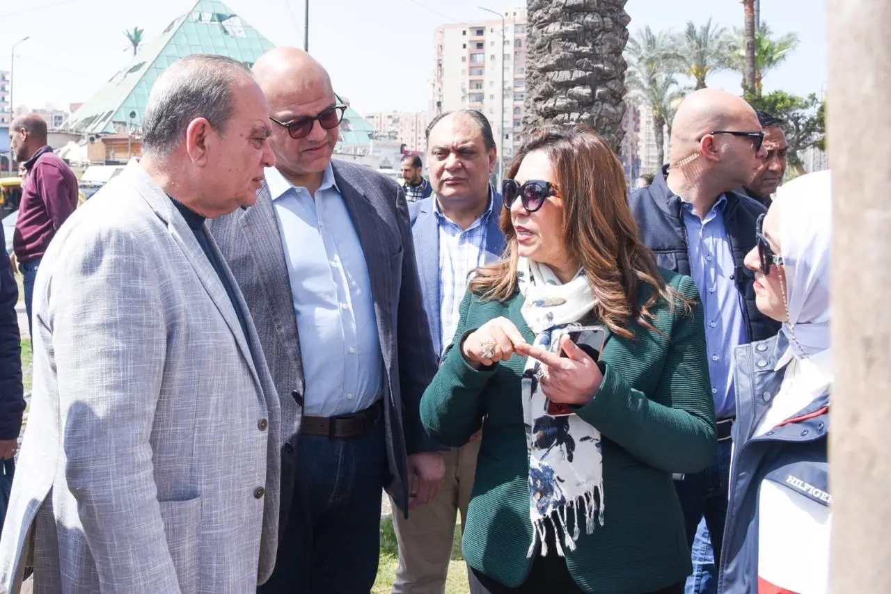 وزيرة التنميةالمحلية: زراعة 9460 شجرة لتعزيز الاستدامة البيئية وتحسين جودة الهواء بالإسكندرية - 1000598538