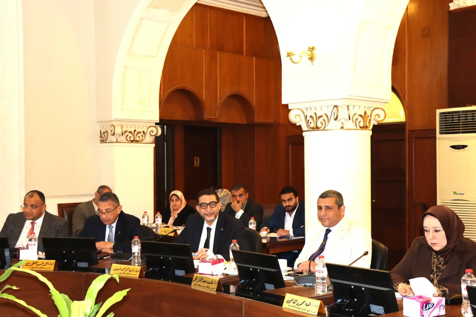 مجلس جامعة الإسكندرية يناقش إجراءات ترشيد الطاقة ويطلق مبادرات أكاديمية واستراتيجية جديدة - 1000598640