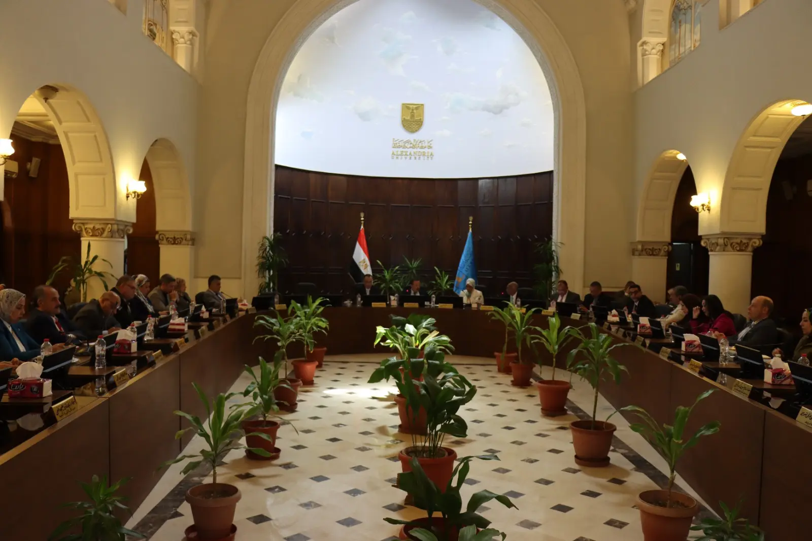 مجلس جامعة الإسكندرية يناقش إجراءات ترشيد الطاقة ويطلق مبادرات أكاديمية واستراتيجية جديدة - 1000598642