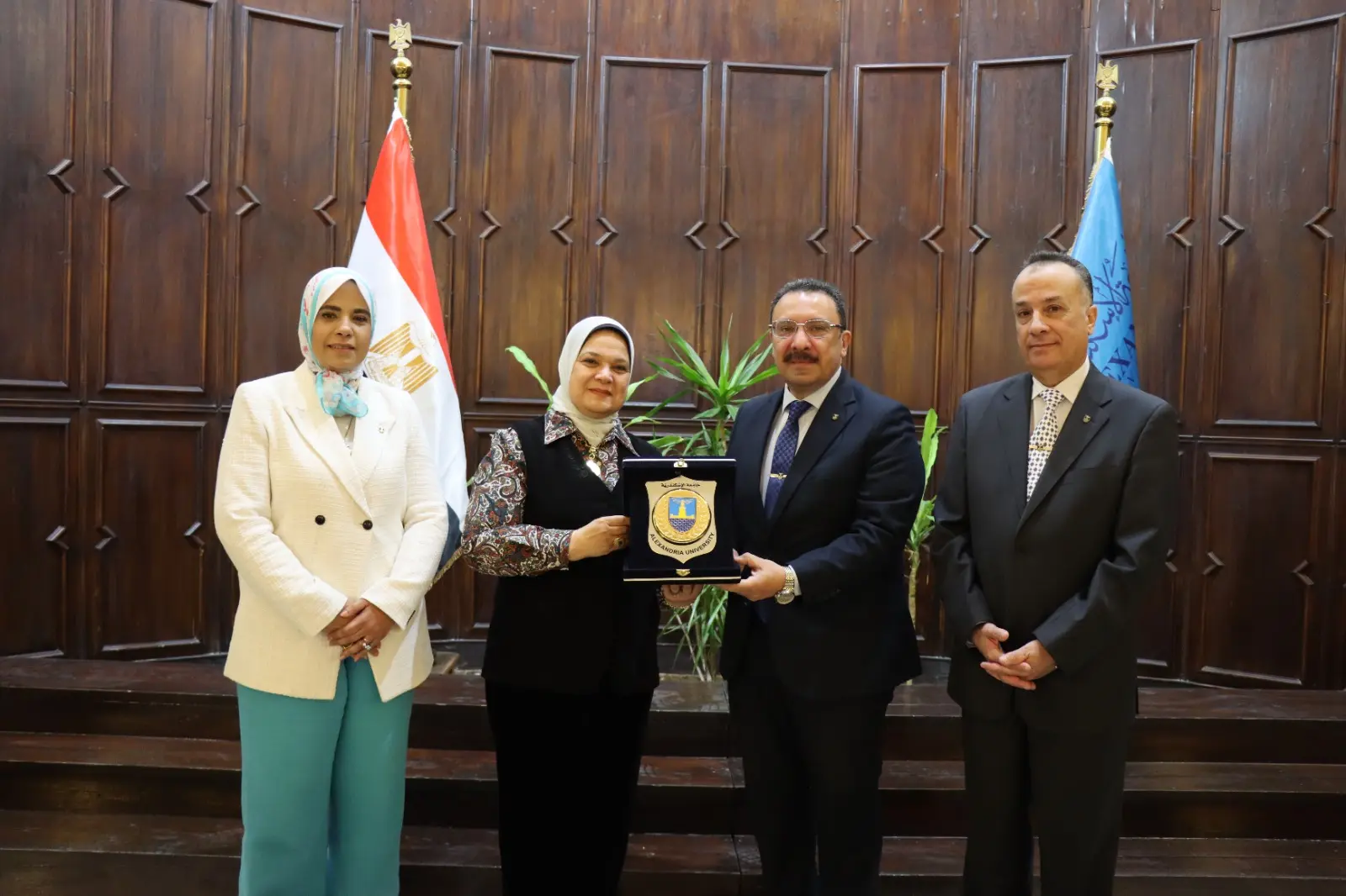 مجلس جامعة الإسكندرية يناقش إجراءات ترشيد الطاقة ويطلق مبادرات أكاديمية واستراتيجية جديدة - 1000598643