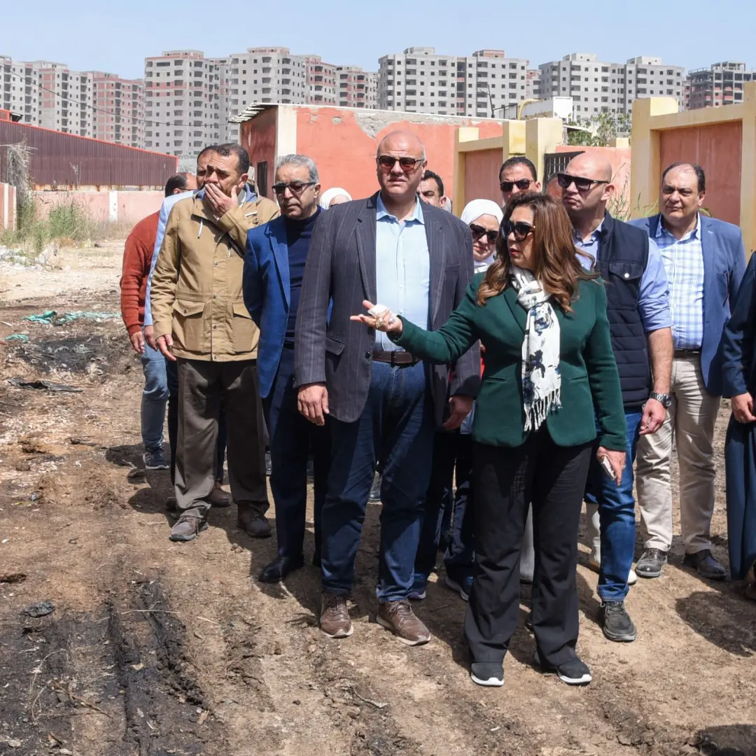 خلال جولة ميدانية.. وزيرة التنمية المحلية تقيب مدير "الطب البيطري" بالإسكندرية - 1000598705 1