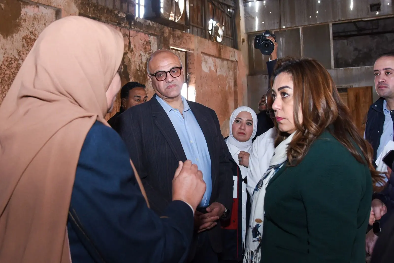 وزيرة التنمية المحلية والبيئة ومحافظ الأسكندرية يزوران المجزر الآلي بالعامرية - 1000598711