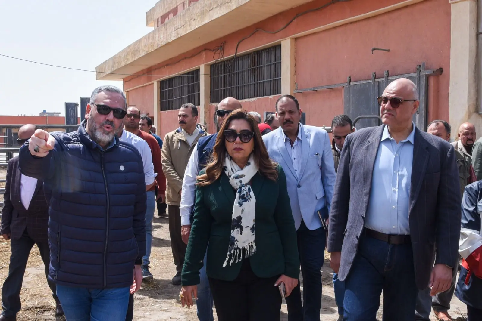 وزيرة التنمية المحلية والبيئة ومحافظ الأسكندرية يزوران المجزر الآلي بالعامرية - 1000598717