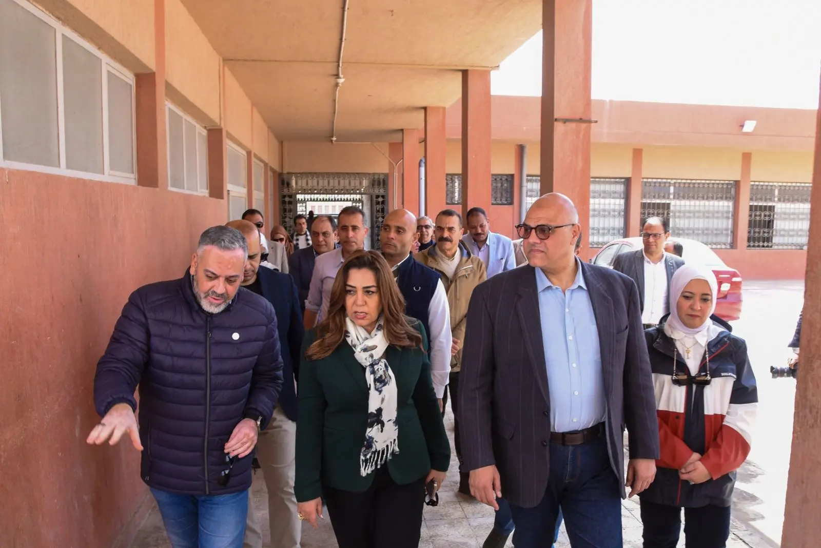 وزيرة التنمية المحلية والبيئة ومحافظ الأسكندرية يزوران المجزر الآلي بالعامرية - 1000598720