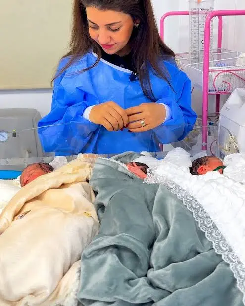 بعد 20 عاما من العقم.. عراقية تُنجب 3 توائم