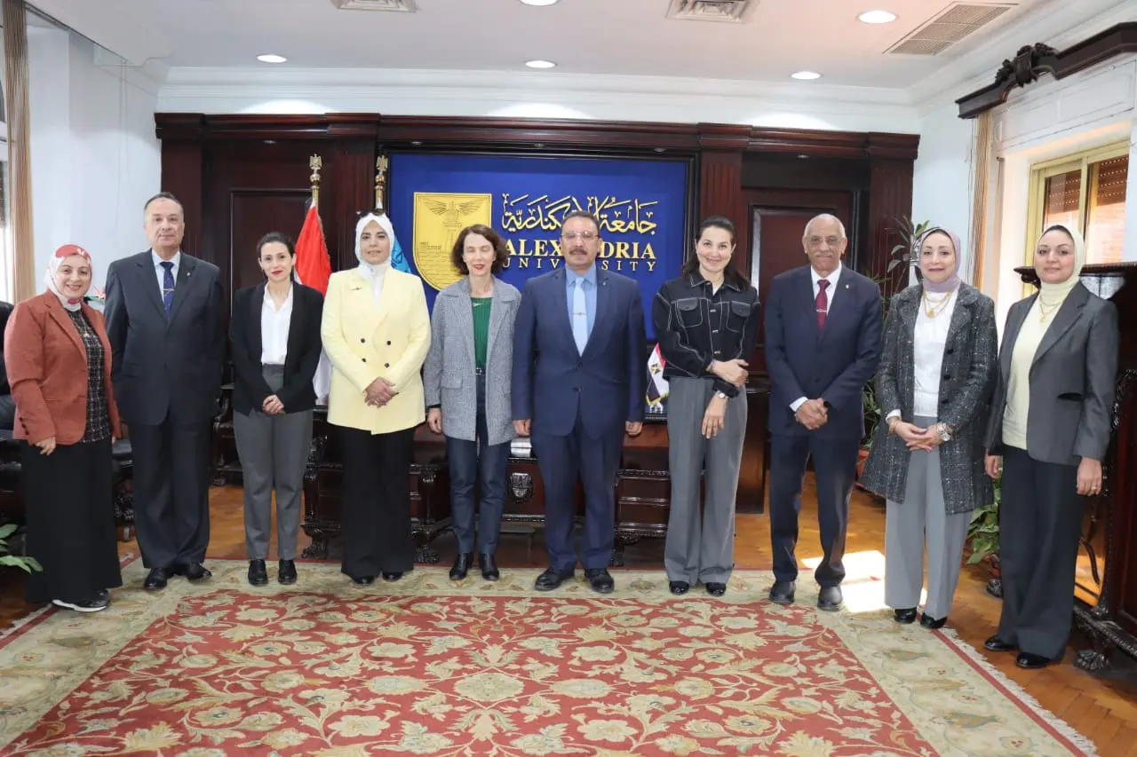 تعزيزًا للتعاون الدولي.. جامعة الإسكندرية تبحث مع “سيانس بو ليون” بفرنسا سبل تبادل الطلاب والخبرات الأكاديمية - 1000599373