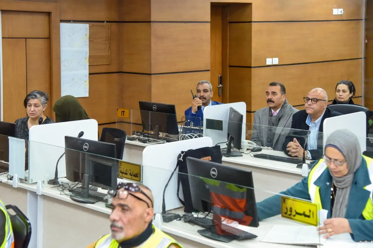 محافظ الإسكندرية يُدير غرفة "إدارة الأزمات" من داخل مركز السيطرة لمتابعة الميدان والتعامل اللحظي مع تقلبات الطقس - 1000599665