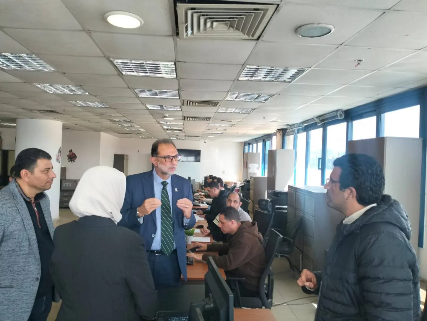 جولة ميدانية لرئيس الهيئة القومية لسلامة الغذاء بميناء الإسكندرية لتعزيز الرقابة وتسريع تداول الرسائل الغذائية - 1000600912