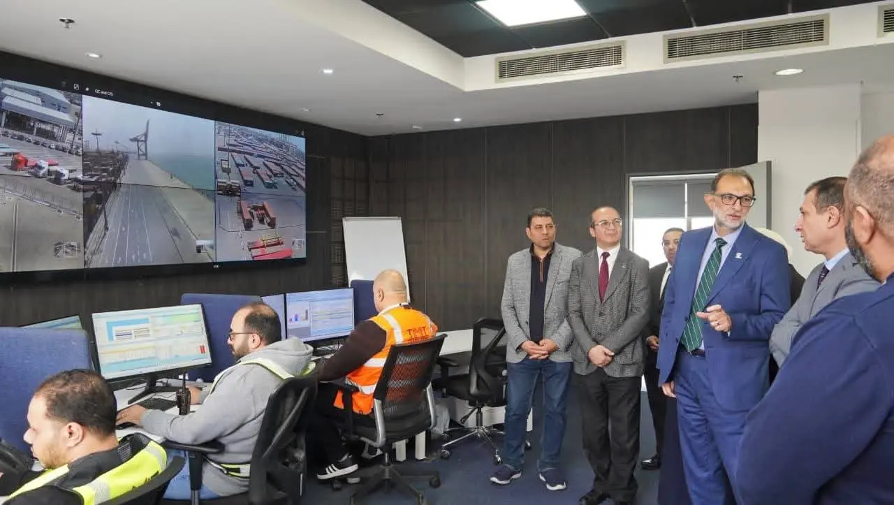 جولة ميدانية لرئيس الهيئة القومية لسلامة الغذاء بميناء الإسكندرية لتعزيز الرقابة وتسريع تداول الرسائل الغذائية - 1000600914
