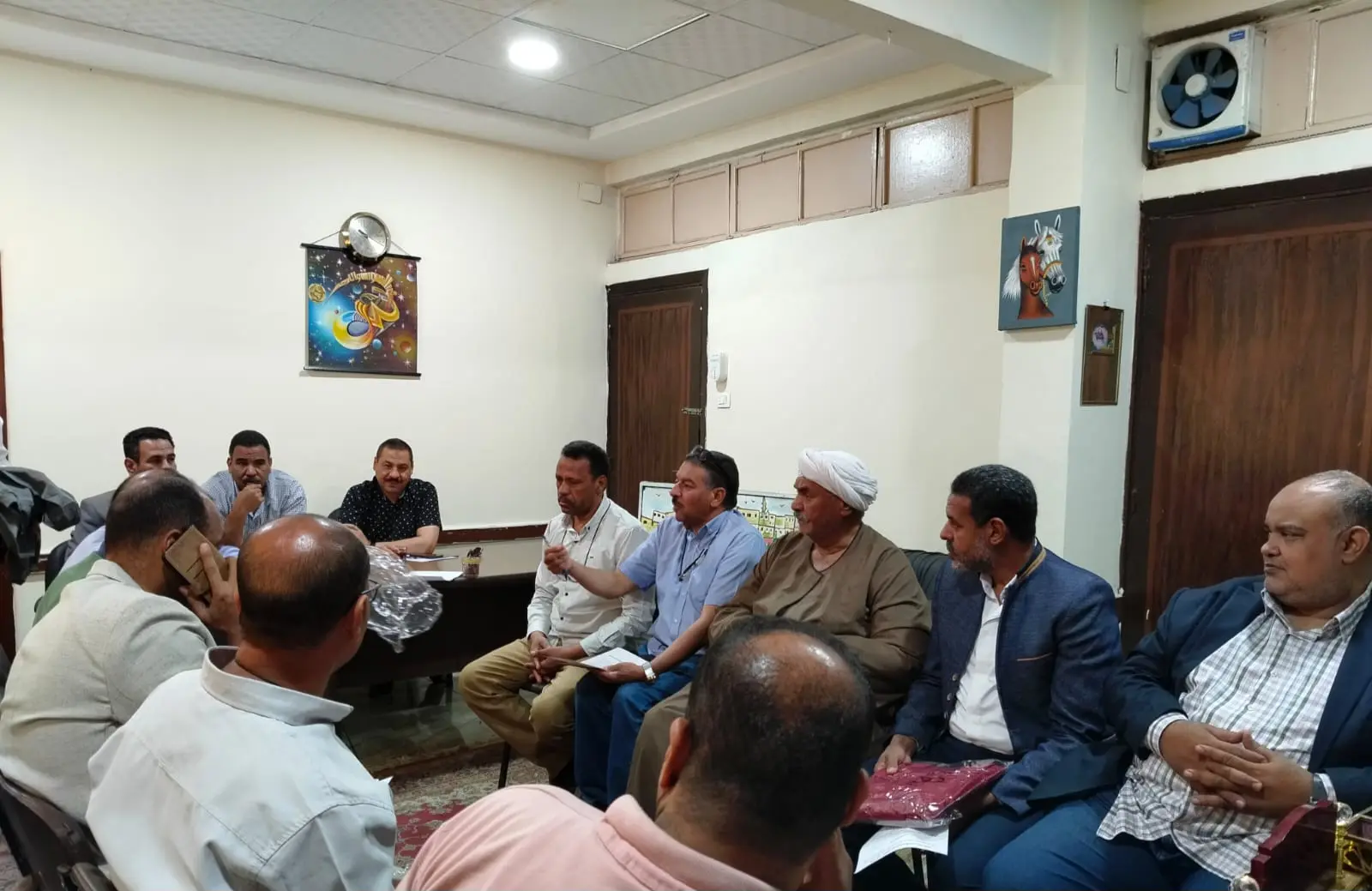 "عبدالمحسن" يترأس اجتماع الاستعدادات النهائية لامتحانات الفصل الدراسي الثاني بقنا - 1000601161