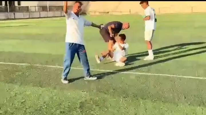 اشتباكات وإصابات في نهائي الجمهورية للناشئين بين المدينة المنورة والتجمع الأول بالقطامية - 1000601837