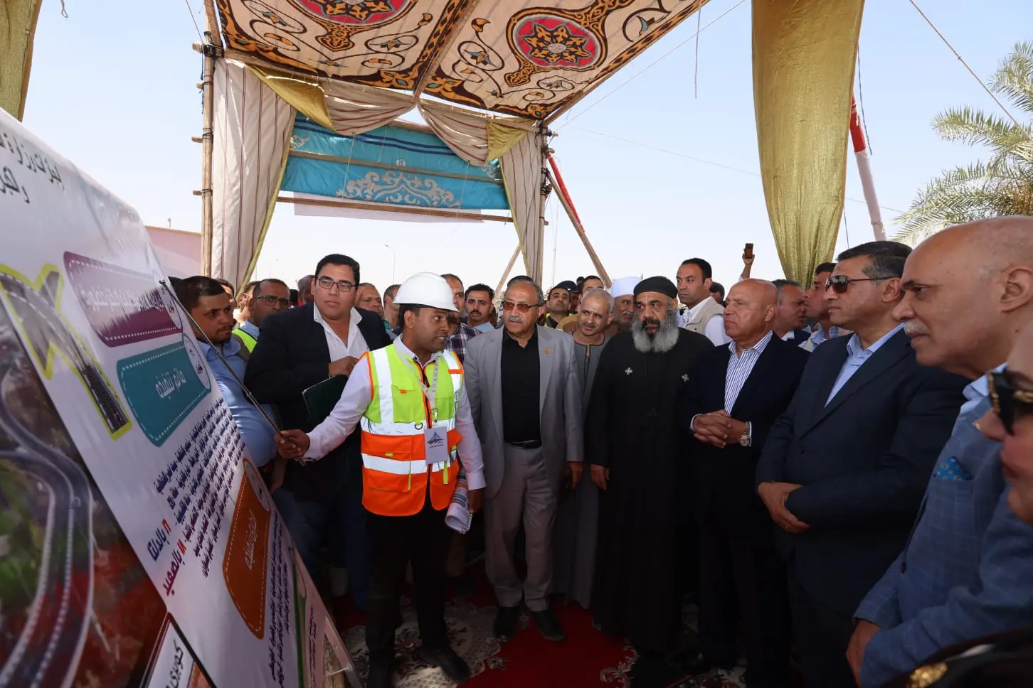 وزير النقل يشهد التشغيل التجريبي لكوبرى أبو شوشة بقنا - 1000602813