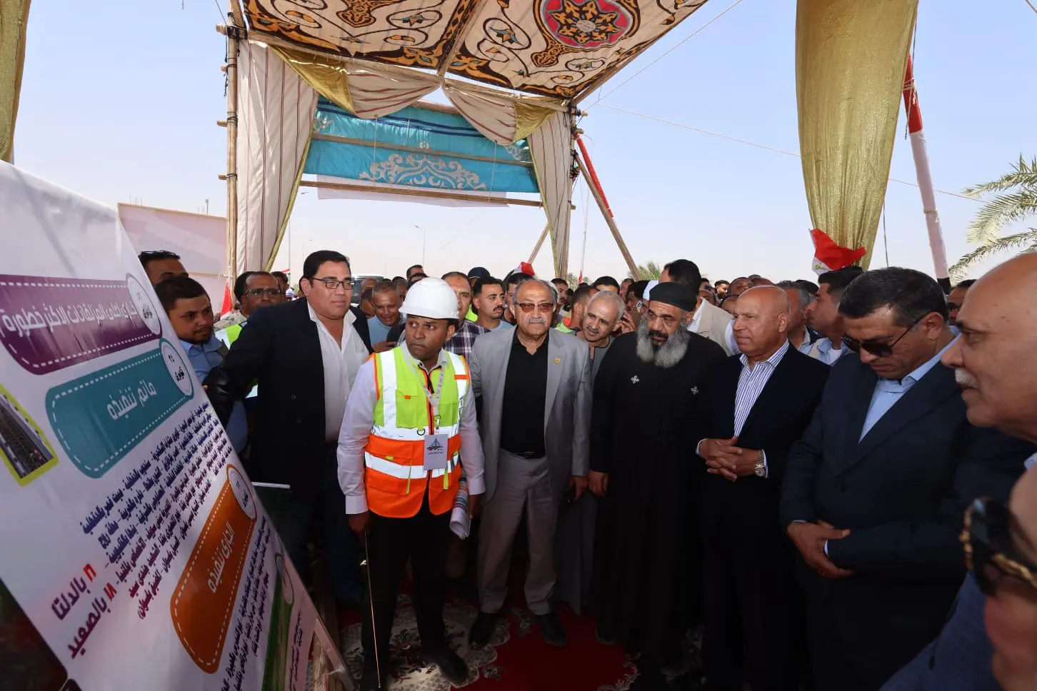 وزير النقل يشهد التشغيل التجريبي لكوبرى أبو شوشة بقنا - 1000602816