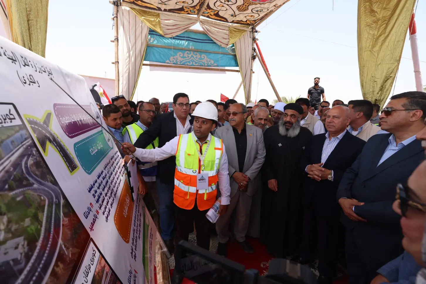 وزير النقل يشهد التشغيل التجريبي لكوبرى أبو شوشة بقنا - 1000602822